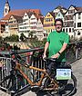Hr. Bornheimer mit E-Bike vor Neckarfront